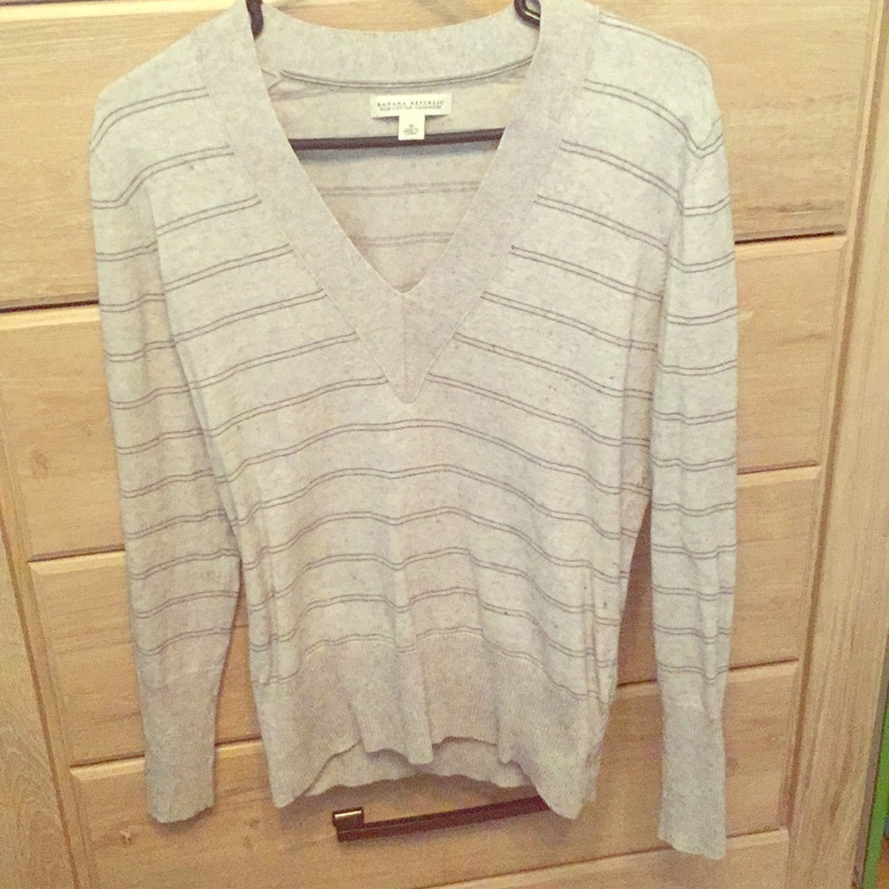 Banana Republic v. Neck silk cotton cashmere